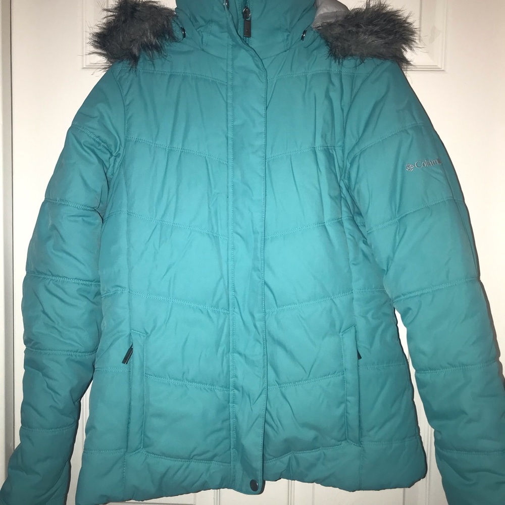 🔥Columbia faux fur hooded women’s coat🔥
